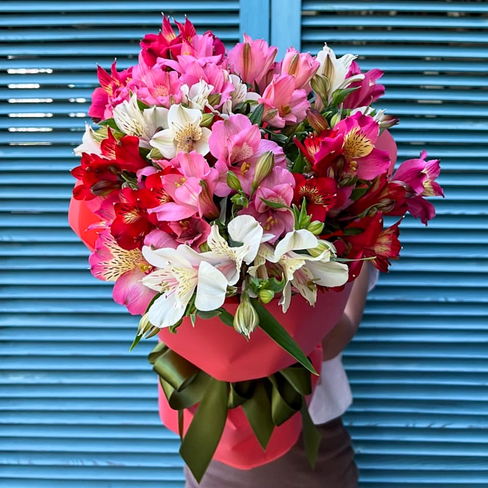 15 альстромерий микс в упаковке