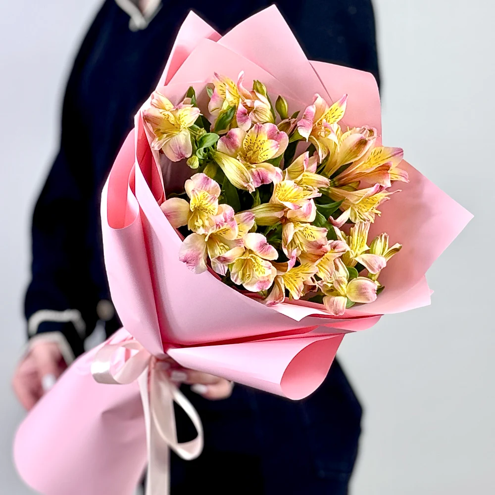 7 желтых альстромерий