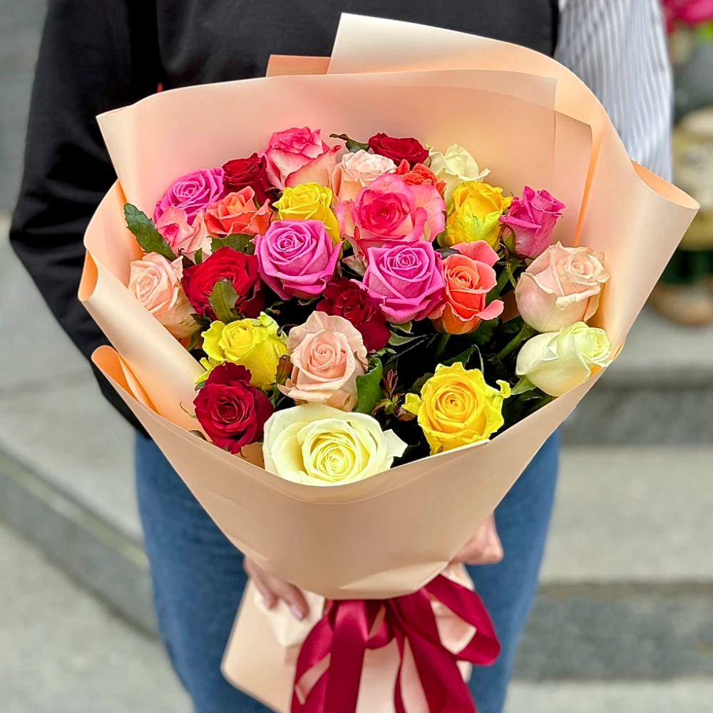 Букет из 25 разноцветных роз