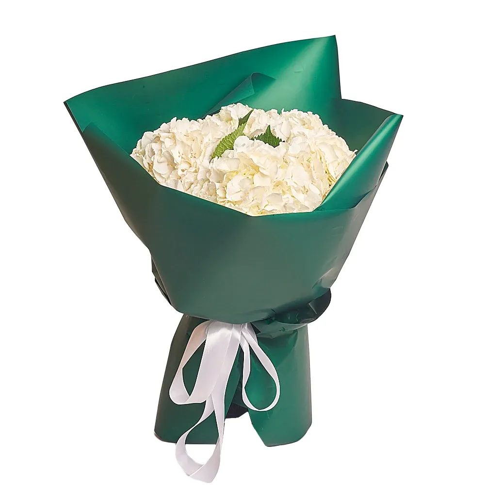 Моно-букет из 5 белых гортензий